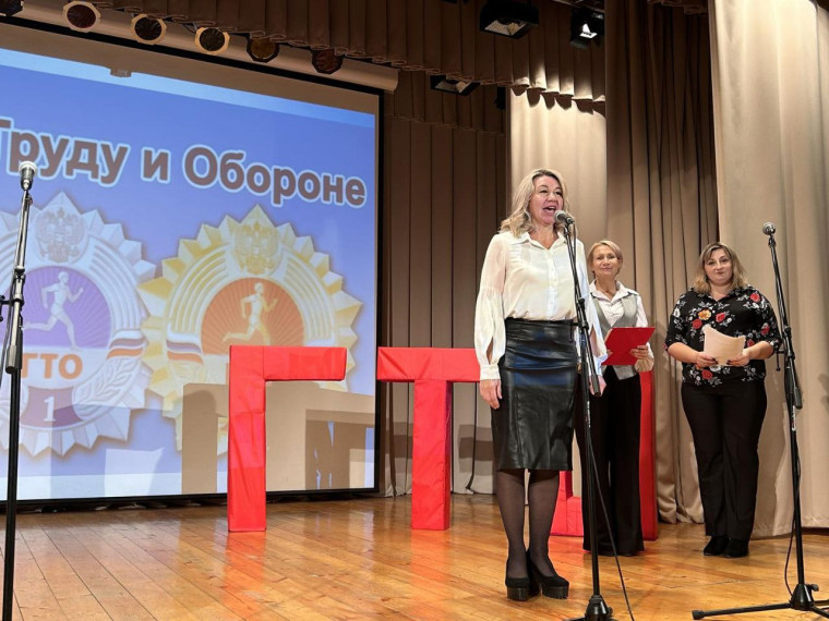Торжественно вручили знаки отличия ГТО. Торжественно вручили знаки отличия ГТО.