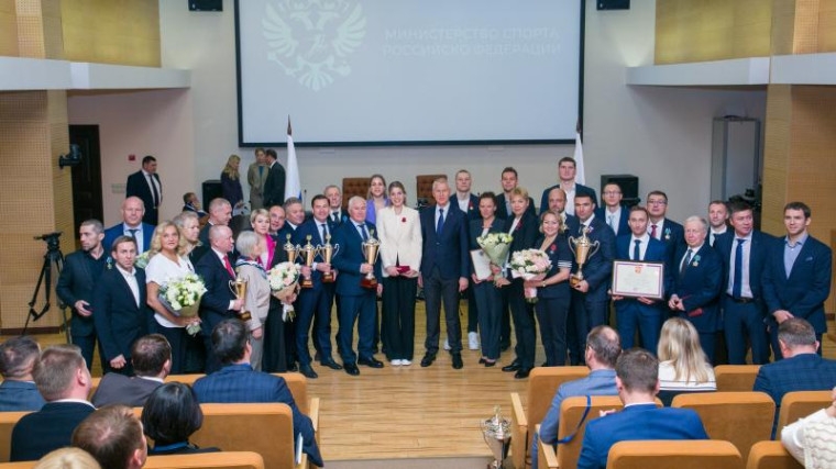 НА ЛИЧНОМ ПРИМЕРЕ: МИНИСТРЫ СПОРТА 4 СУБЪЕКТОВ РОССИЙСКОЙ ФЕДЕРАЦИИ ПОЛУЧИЛИ ЗНАКИ ОТЛИЧИЯ ГТО. НА ЛИЧНОМ ПРИМЕРЕ: МИНИСТРЫ СПОРТА 4 СУБЪЕКТОВ РОССИЙСКОЙ ФЕДЕРАЦИИ ПОЛУЧИЛИ ЗНАКИ ОТЛИЧИЯ ГТО.